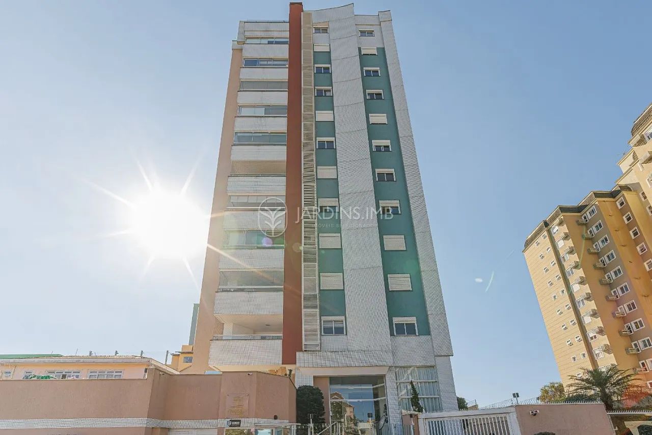 APARTAMENTO COM 1 SUÍTE E 2 QUARTOS, 2 VAGAS DE GARAGEM