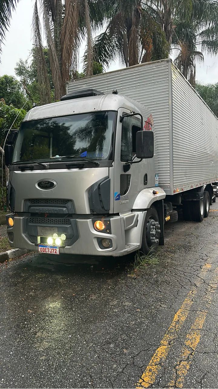 Ford cargo 2429 baú com plataforma  - Foto 3