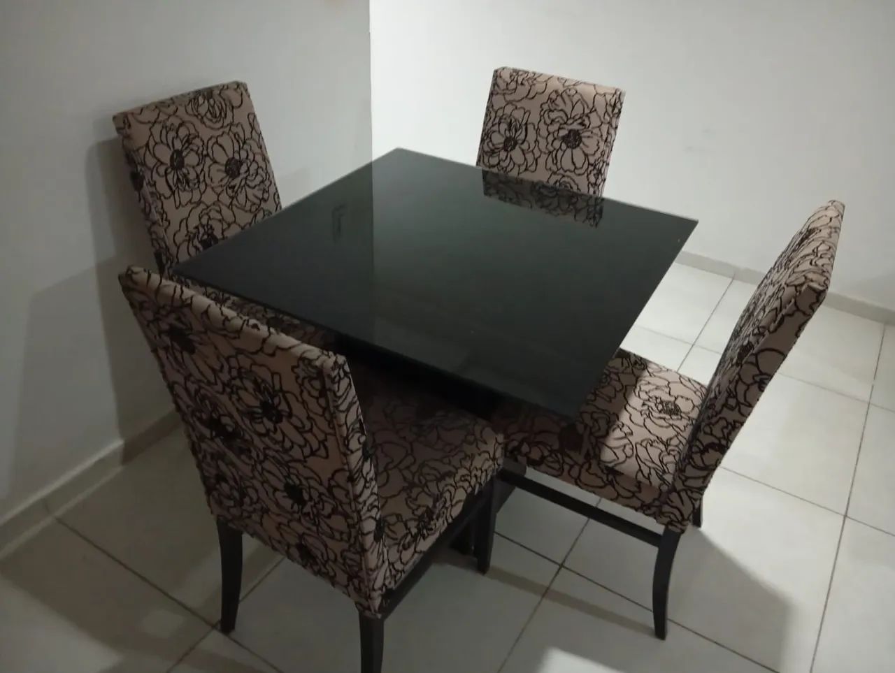 Mesa com 4 cadeiras  - Foto 4