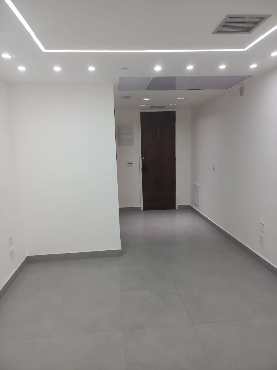 Linda Sala Comercial Completamente Reformada
