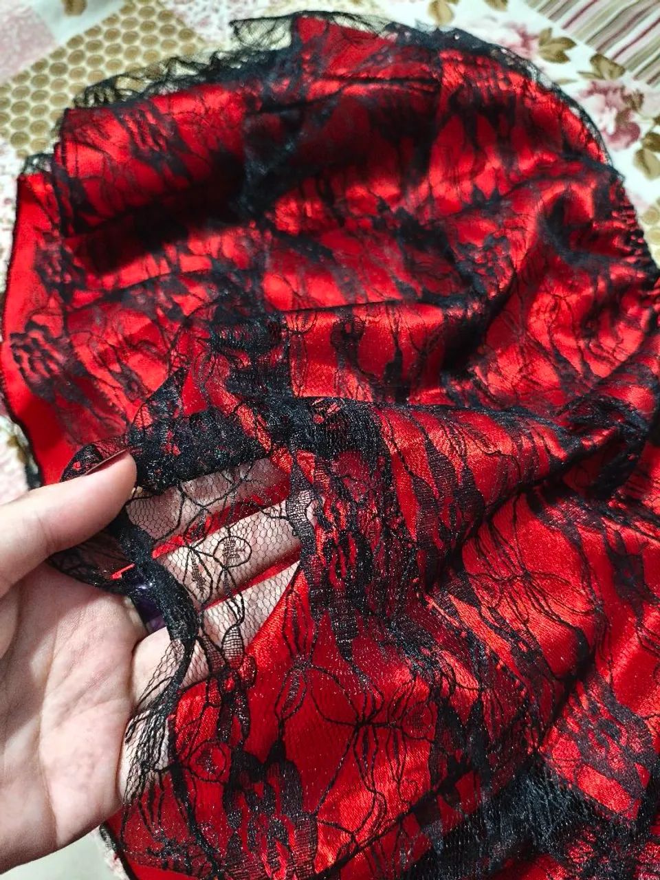 Espartilho e saia gótico vermelho e preto - Foto 5