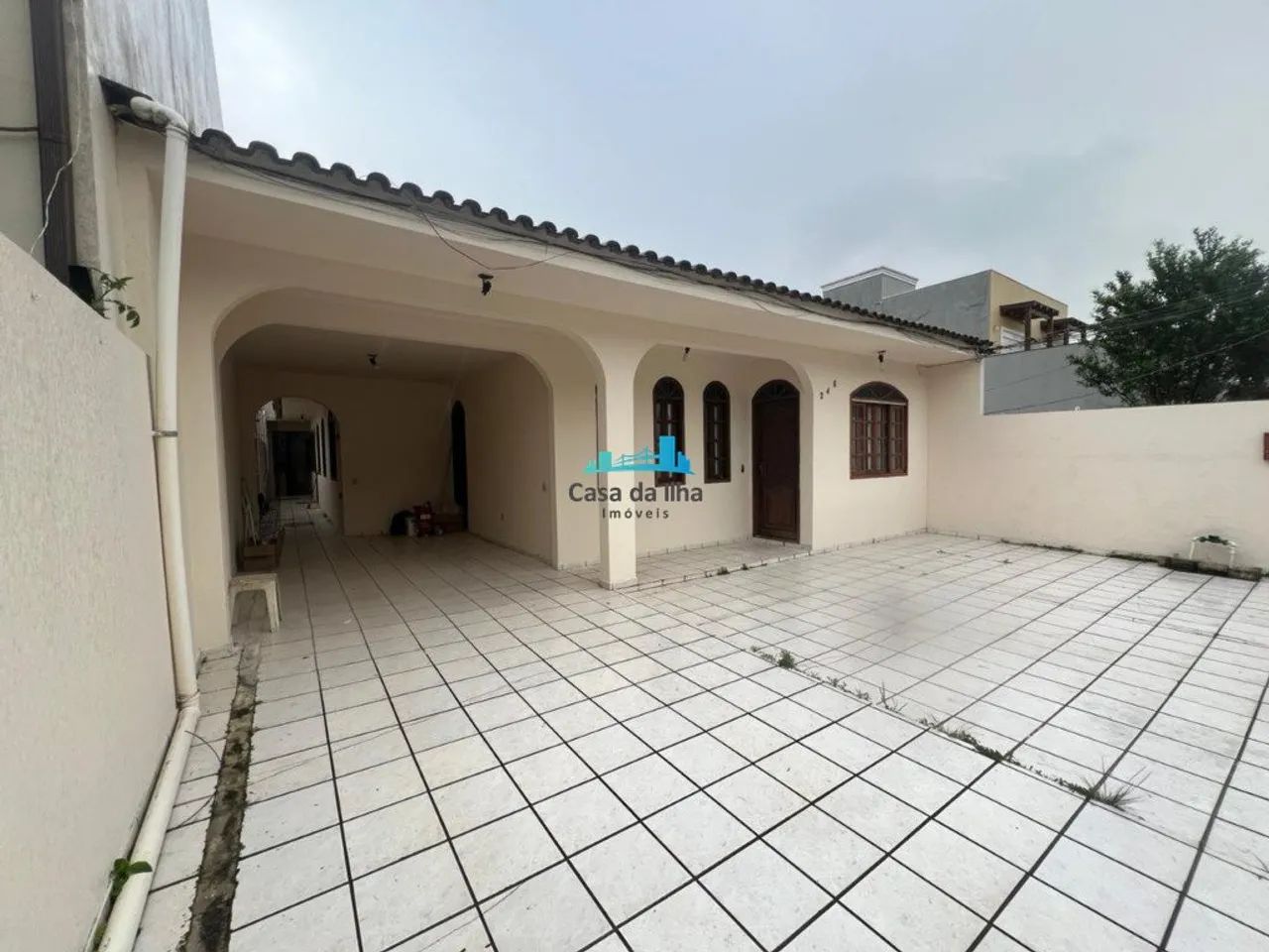 Duas casas e 3 quitinetes - ótima rentabilidade