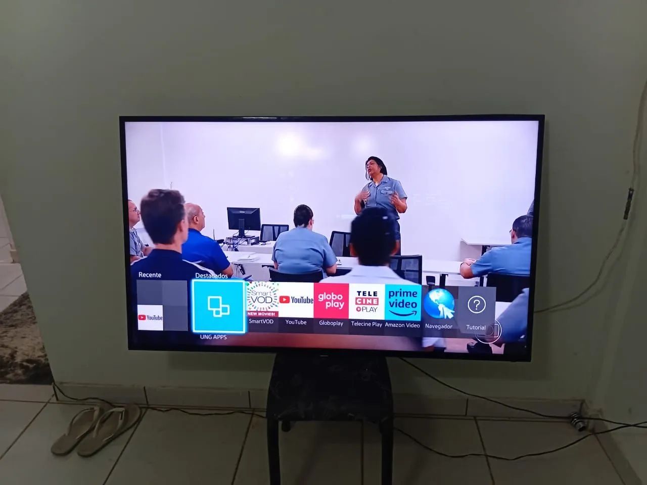 Tv smart sansung 65 polegadas pega YouTube prime vídeo globo play tele cine etc. - Foto 3