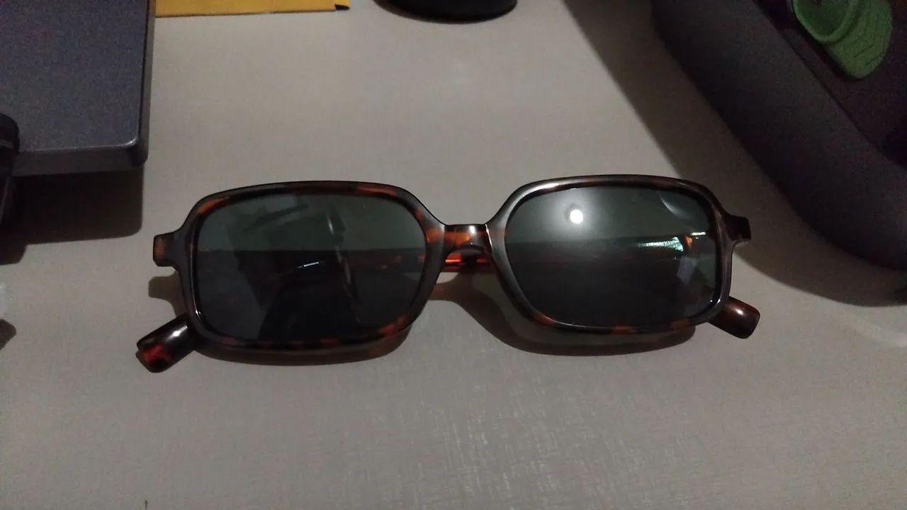 Oculos de Sol armação  retangular  vintage