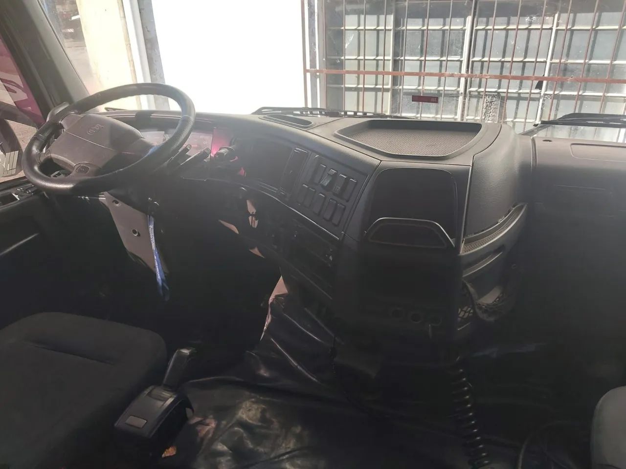 Volvo FH 520 e FH 440, 6x4, i-shift, 2011 com rastreador - Foto 6
