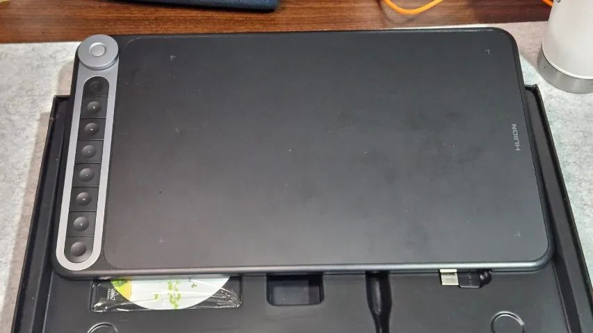 Mesa Digitalizadora Huion Inspiroy Dial Q620M ? grande, wireless e com dial
