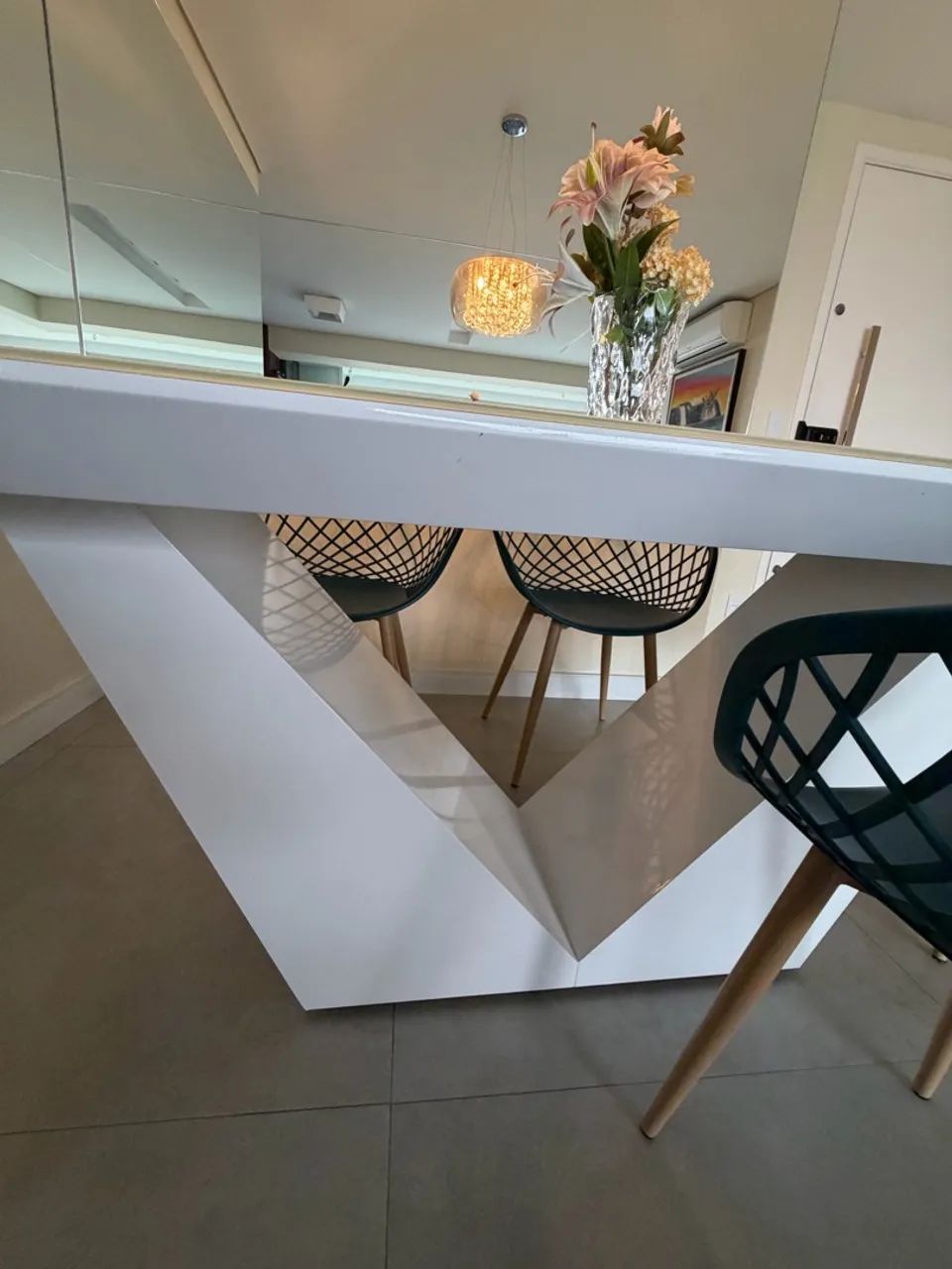 Mesa de jantar Grande com seis cadeiras. - Foto 5