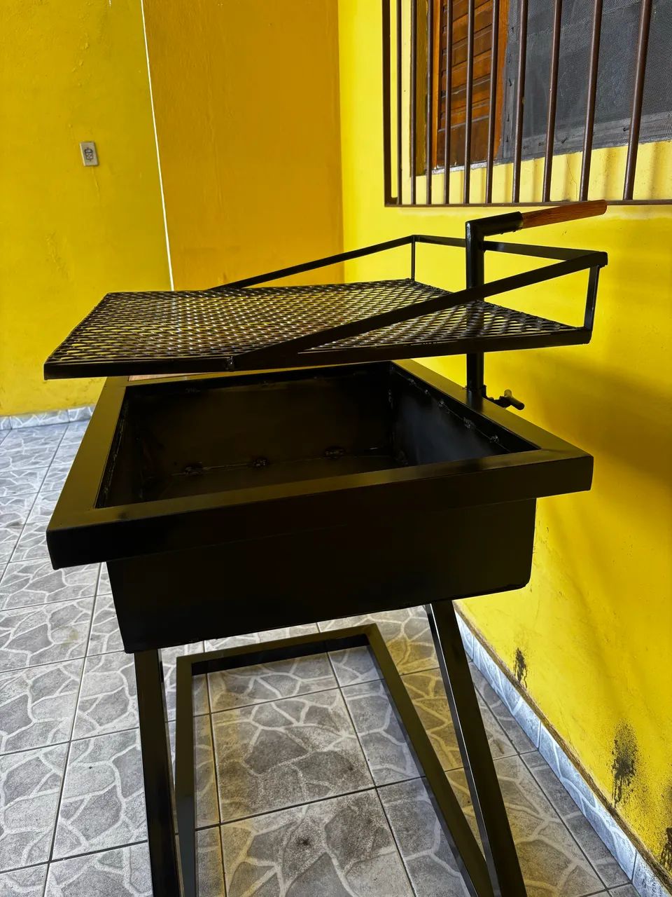 Churrasqueira Artesanal em Ferro com Grelha Regulável - Nova - Foto 4