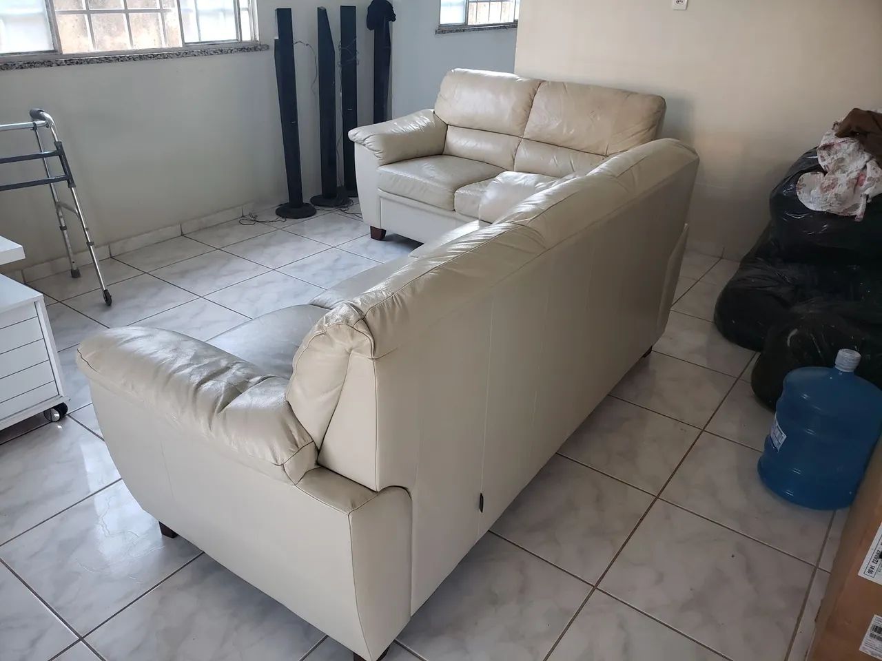 Sofá de 3 e 2 lugares. Couro. Bege - Foto 2
