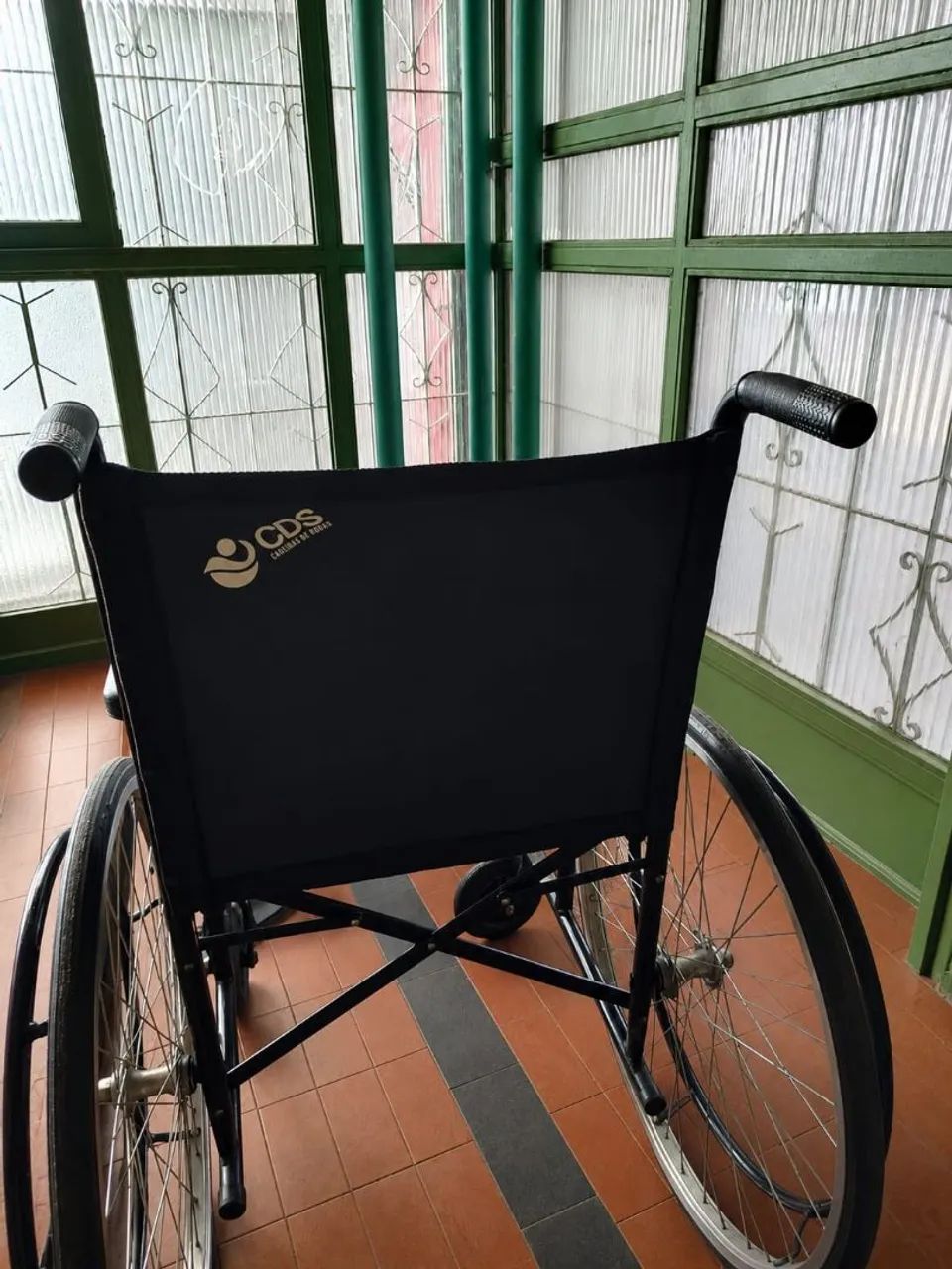 Pra sair logo cadeira de rodas Nova  - Foto 5