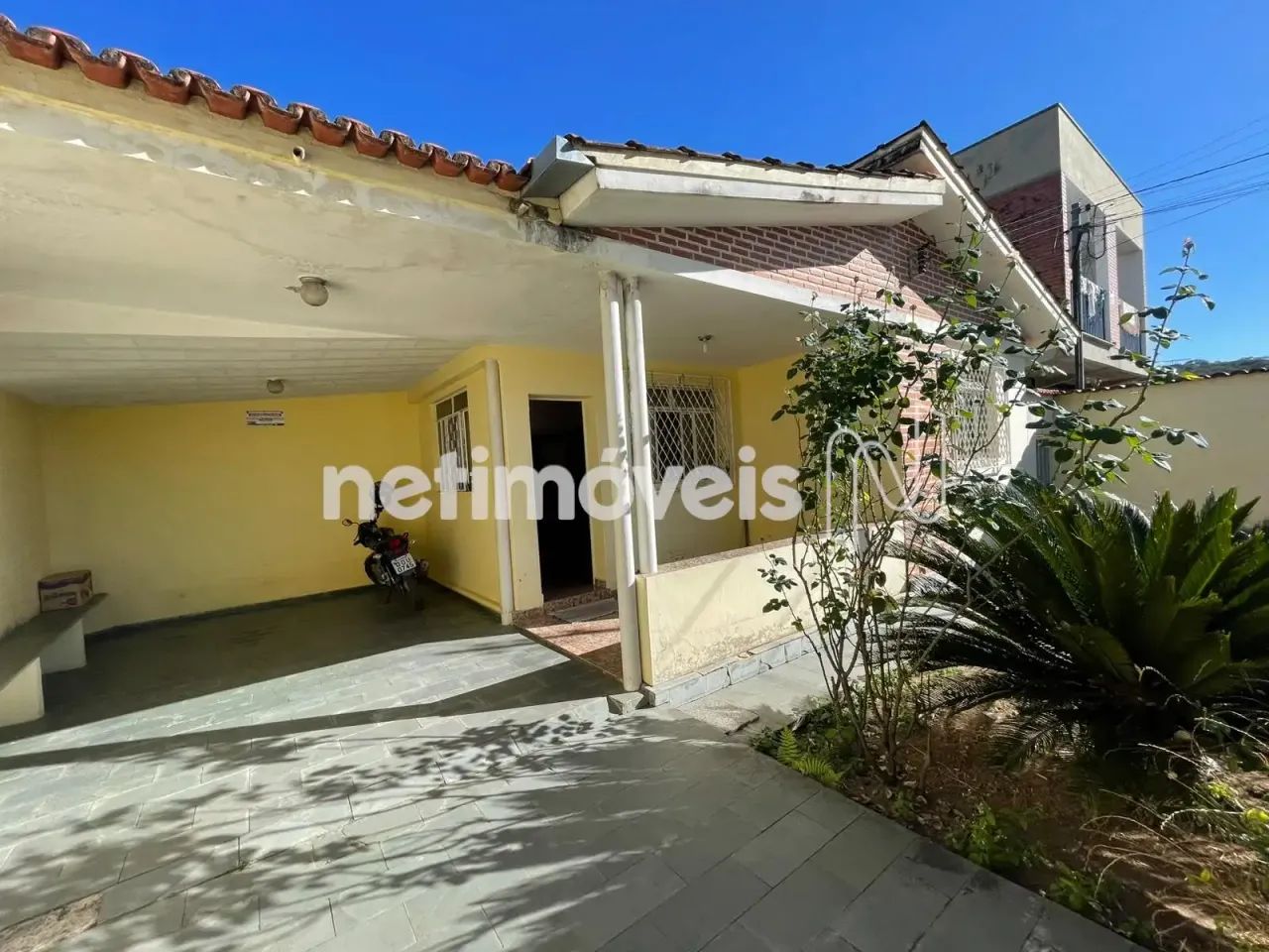 Casa + Lote com total de 866,00m²; á venda no Centro de Florestal/MG
