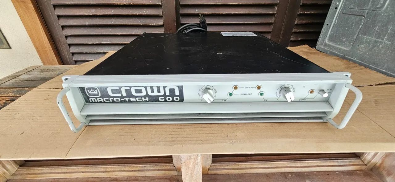 Amplificador de Potência Crown Macro-Tech 600