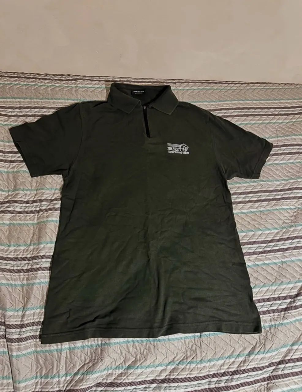 Camiseta Polo Disturb Verde  - Foto 2