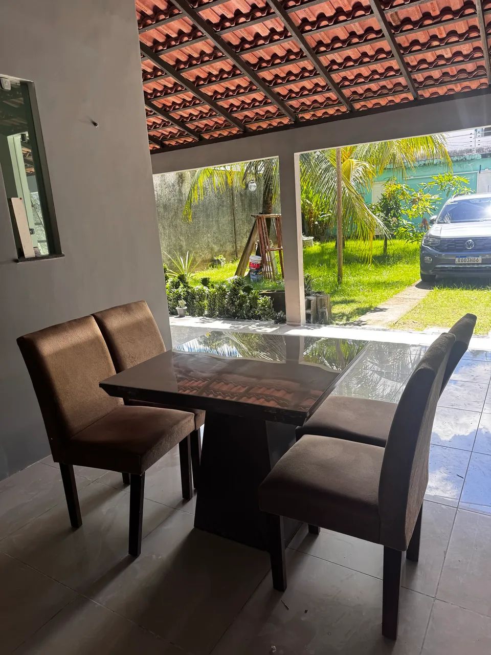 Vendo mesa 4 lugares e 4 cadeiras  - Foto 3