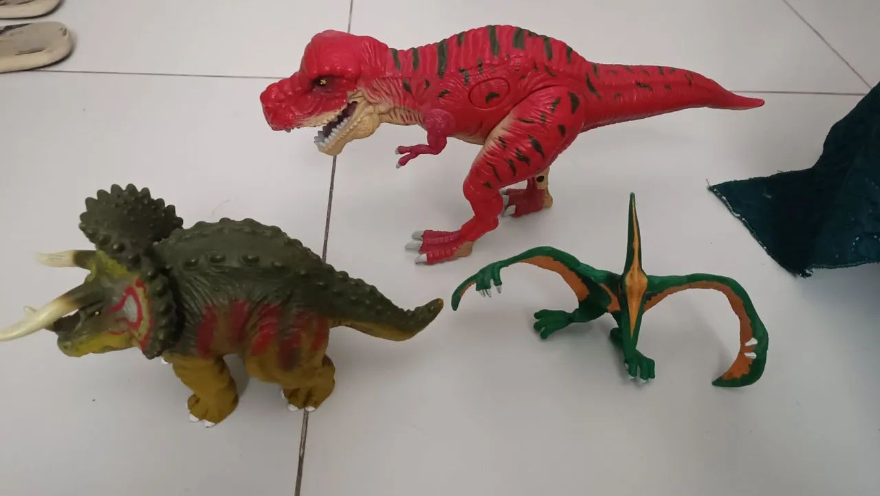Kit Dinossauros Colecionáveis Hasbro 