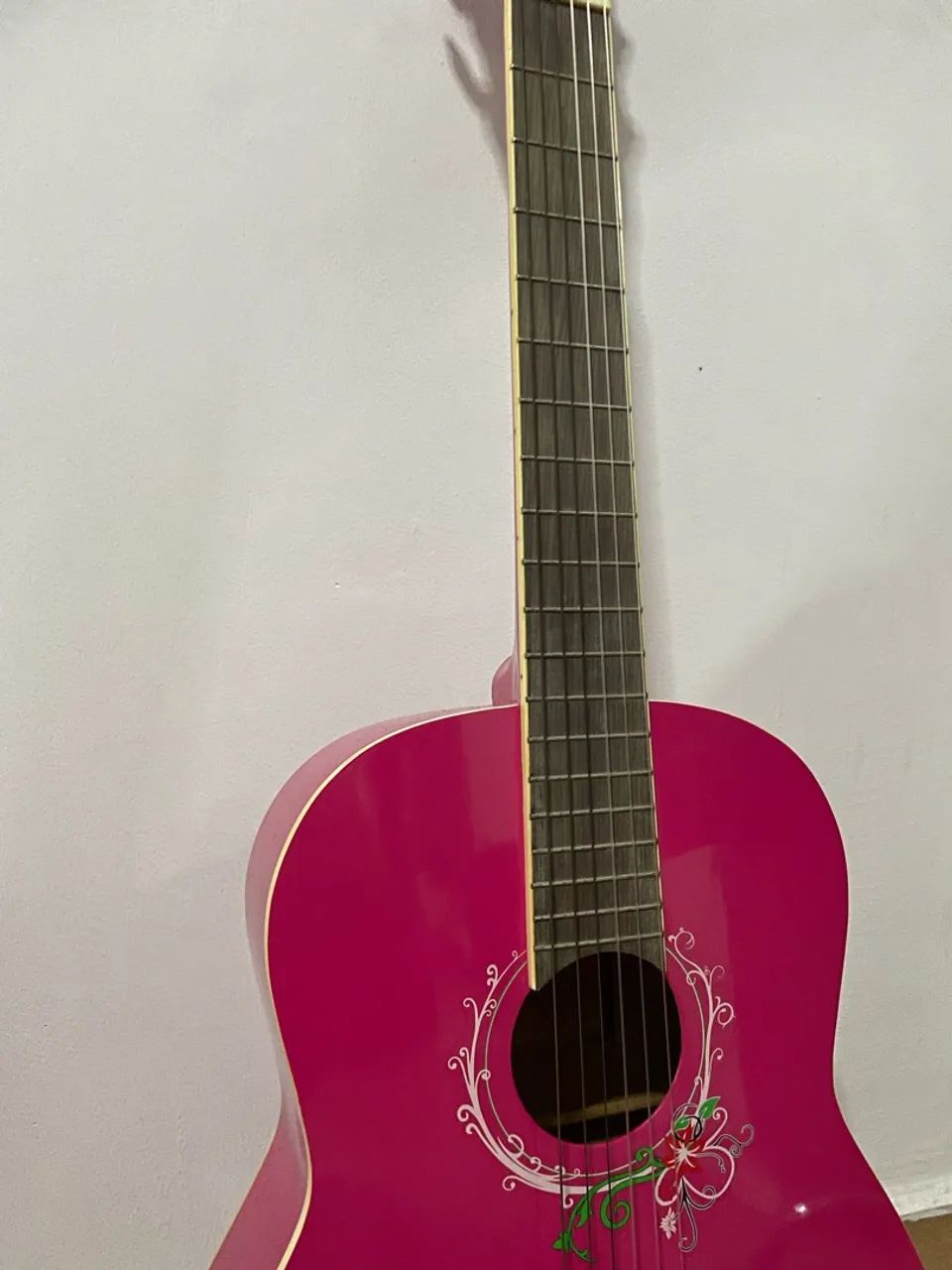 Violão rosa com flores  - Foto 2