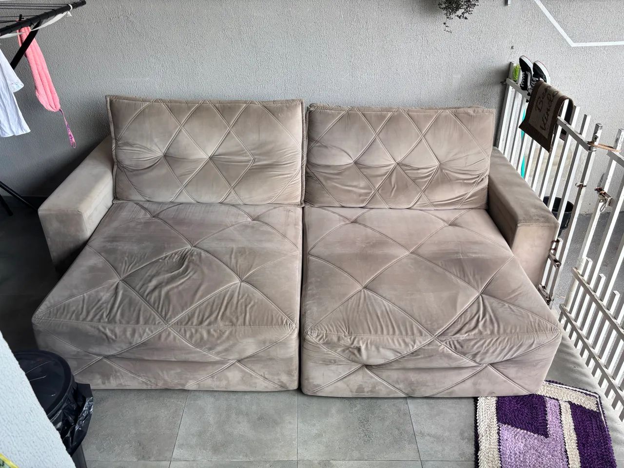 Sofá Bege Tecido Suete  - Foto 3