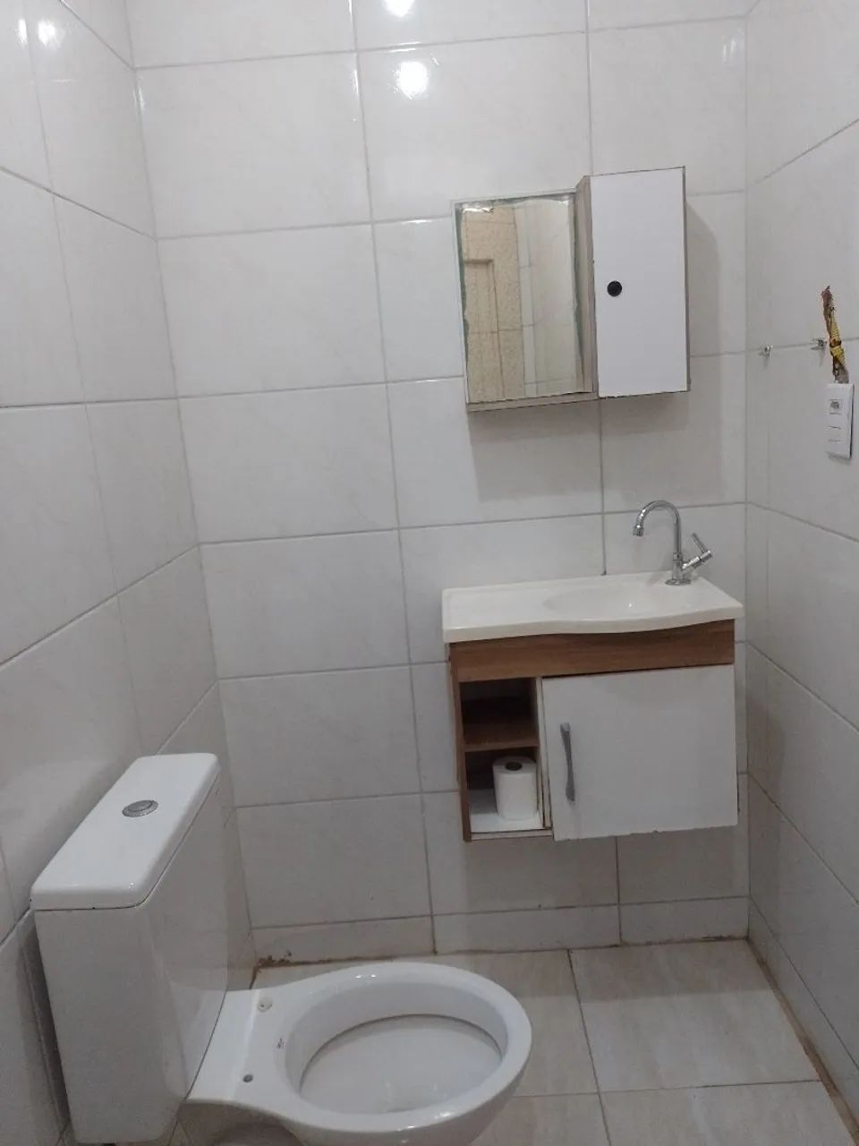 Alugo 2 cômodos simples 