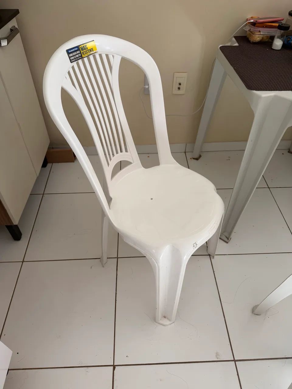 Cadeiras de plástico 