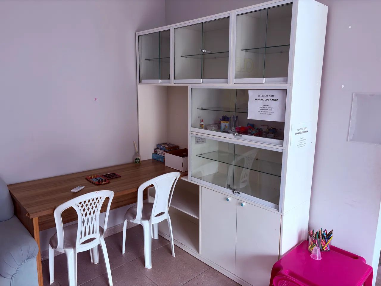 Estante Com Diplay de Vidro e Mesa - Foto 2