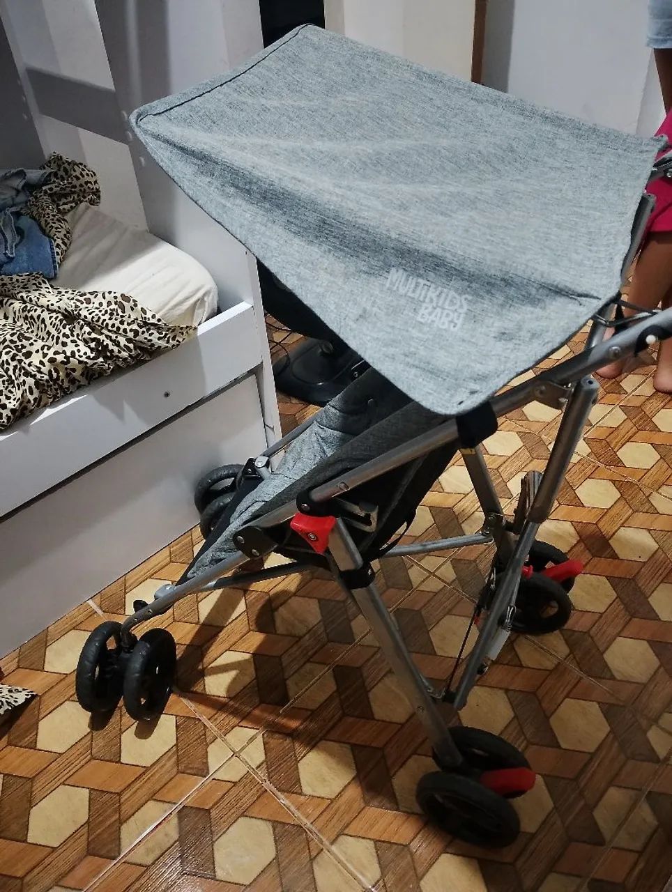 Carrinho de bebê modelo guarda chuva com duas posições  - Foto 3