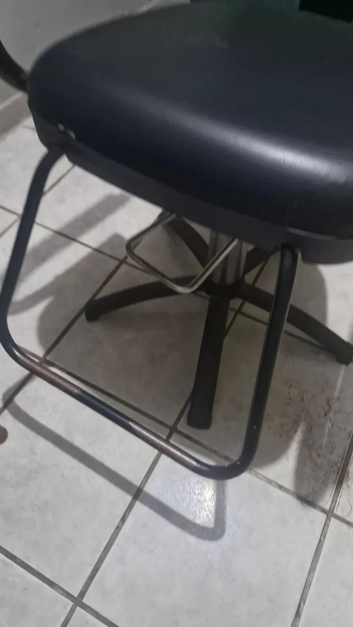 Vendo cadeira de barbeiro 