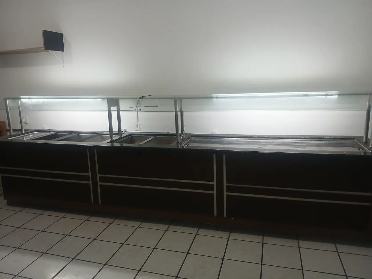 Buffet completo quente e frio funcionando perfeitamente 