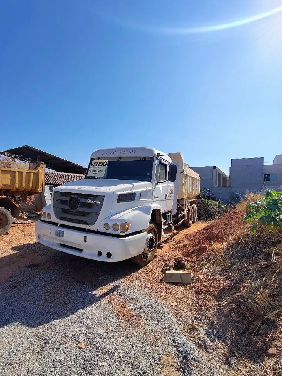 Vende se Mercedes Atron 1635 caçamba 2024