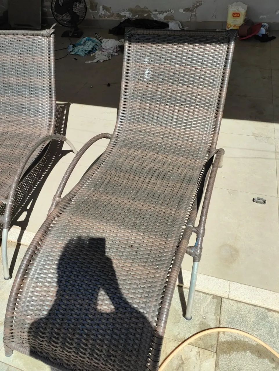 2 espreguiçadeiras de fibra para piscina  - Foto 2