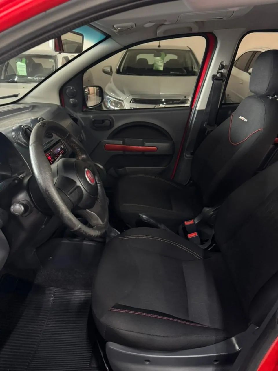 Fiat Uno Sporting 1.4 EVO Fire Flex 8V 4P 2014 - Foto 5