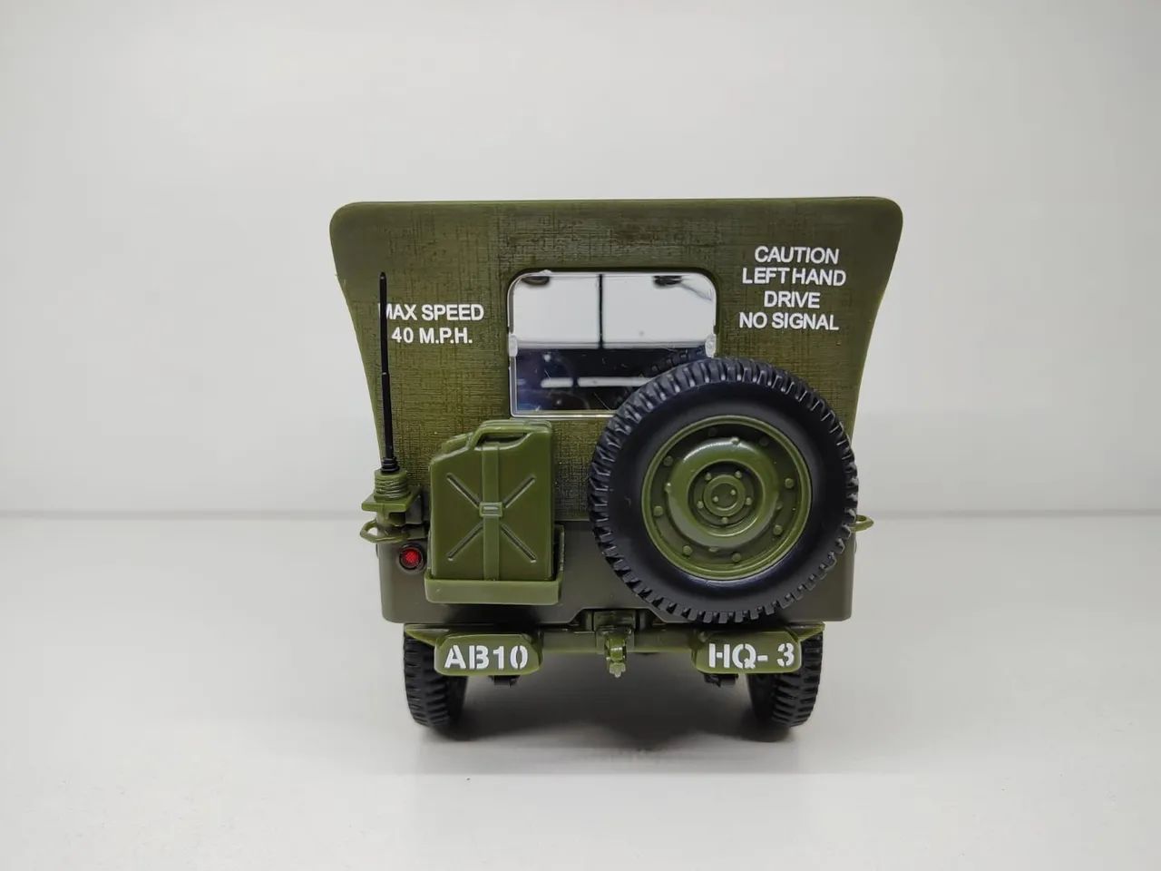 Miniatura Jeep Willys 1941 Exército 1/18 - Foto 4