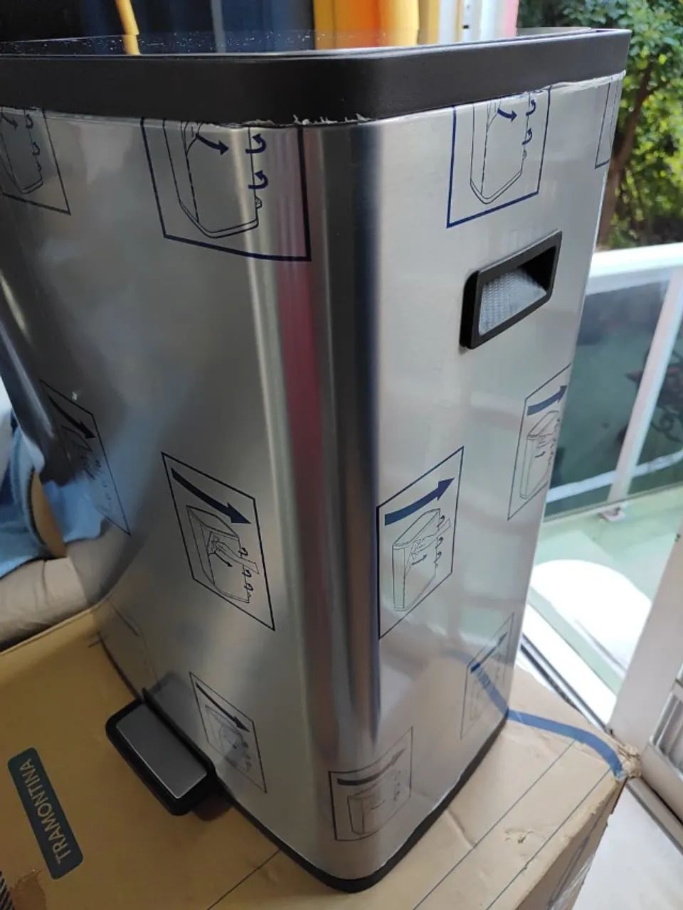 Lixeira Octos Inox Balde Removível E Pedal 45l - Tramontina - Foto 3