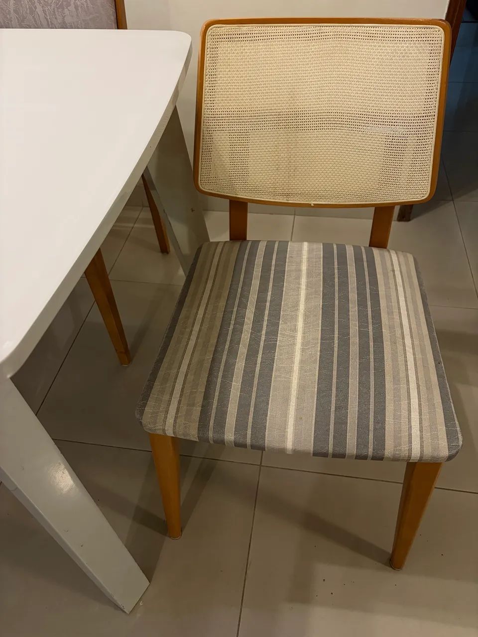 Mesa de jantar e 6 cadeiras - Foto 2