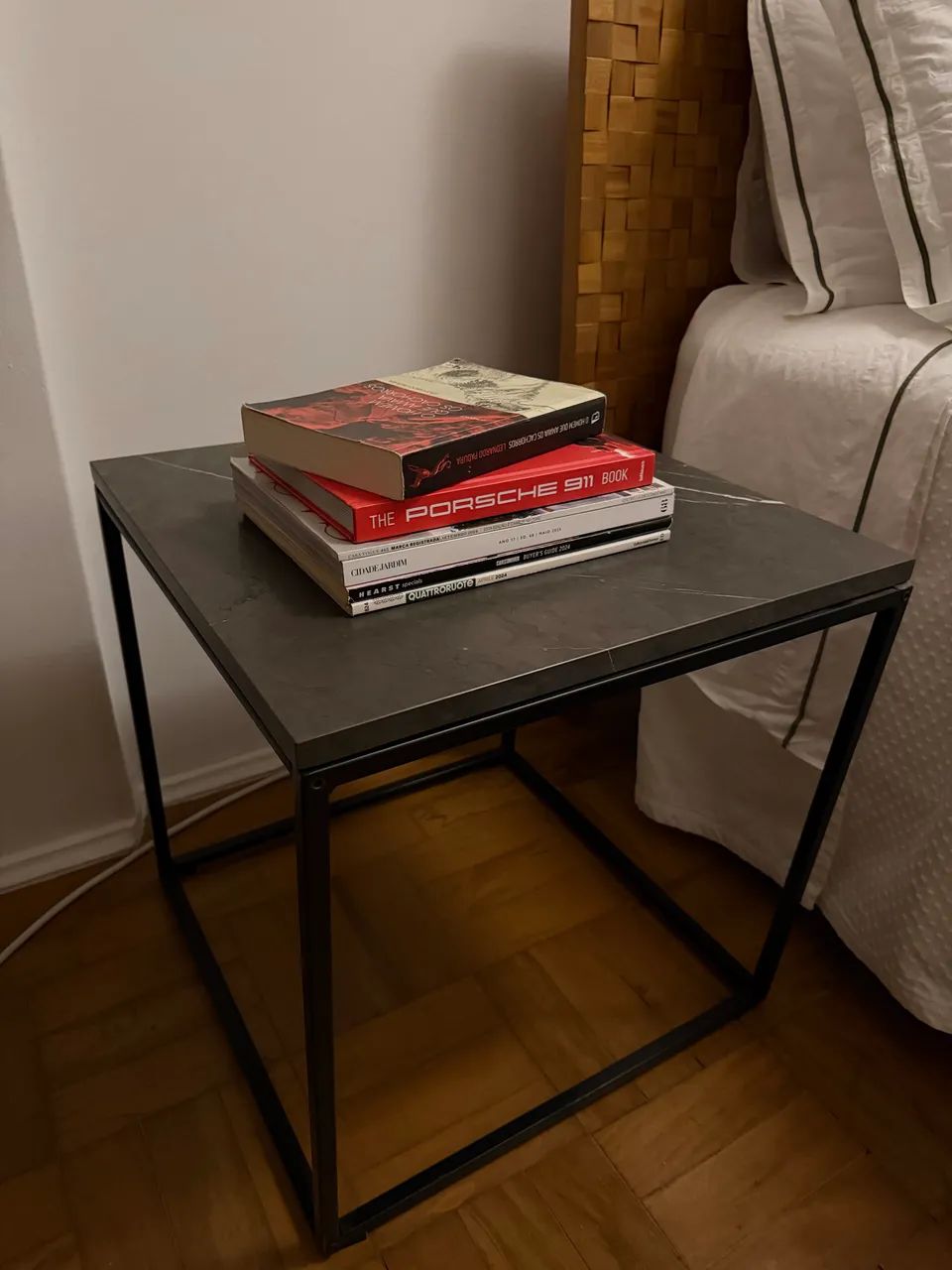 Mesa lateral Metal e Pedra