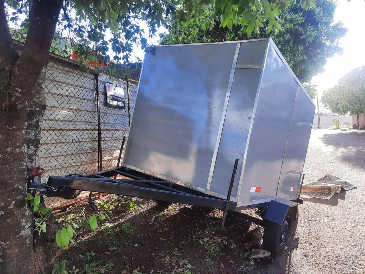 Vende-se carretinha baú nova - Foto 3