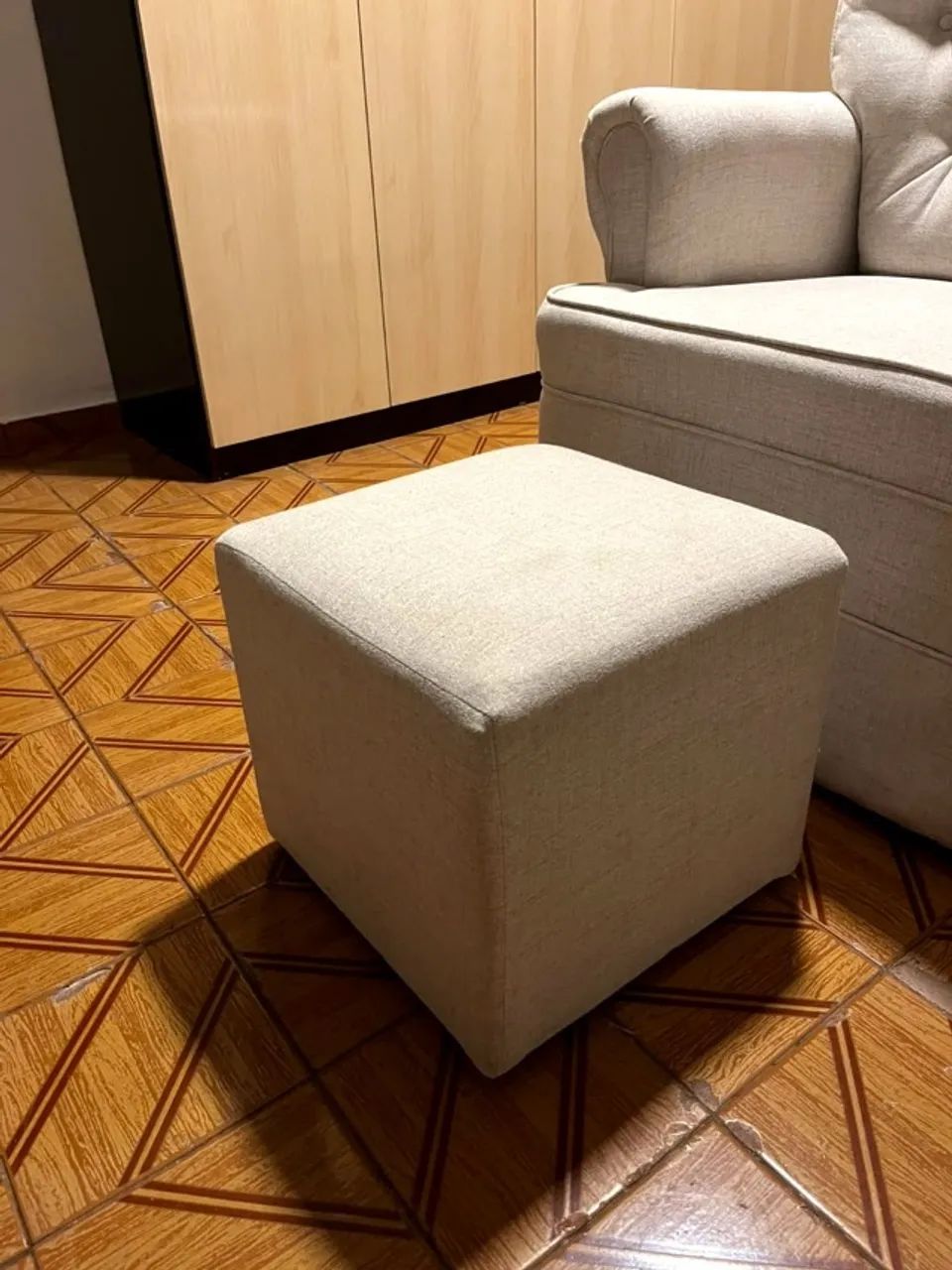 Poltrona Amamentação Balanço + Puff Bege Capitonê - Foto 5