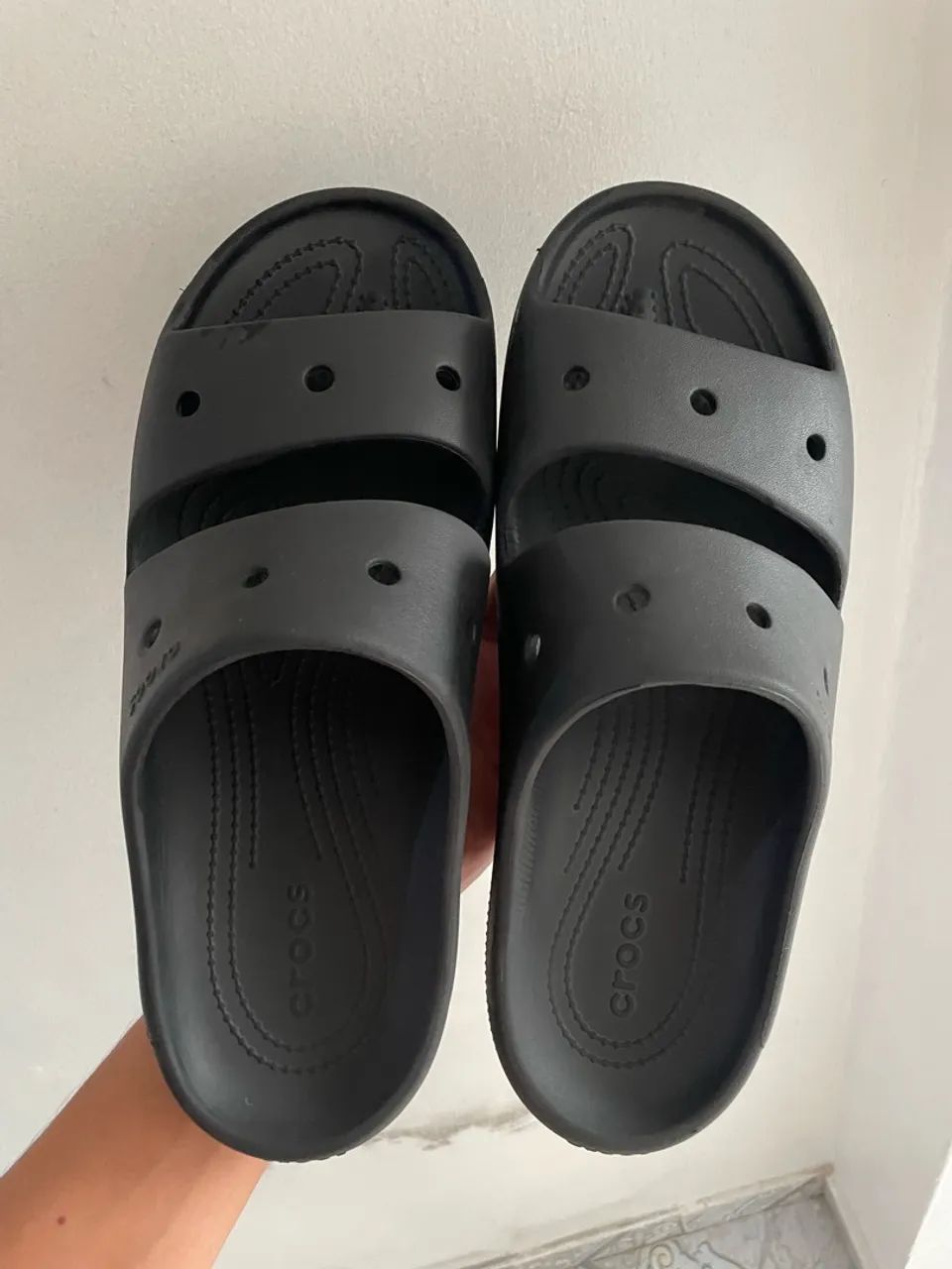 CROCS ORIGINAL PRETA E BRANCA