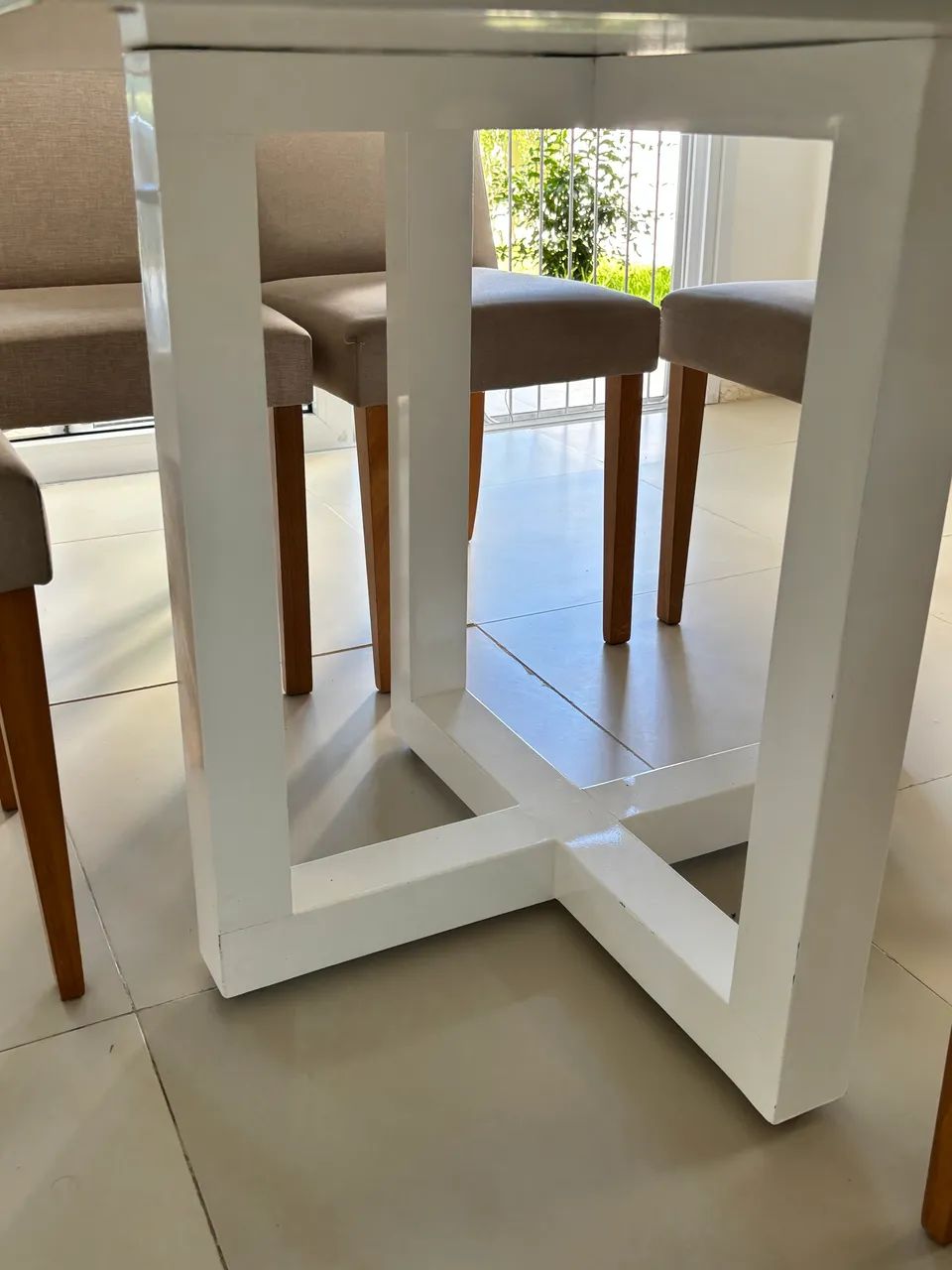 Vendo Mesa e Cadeiras seminovas - Foto 3