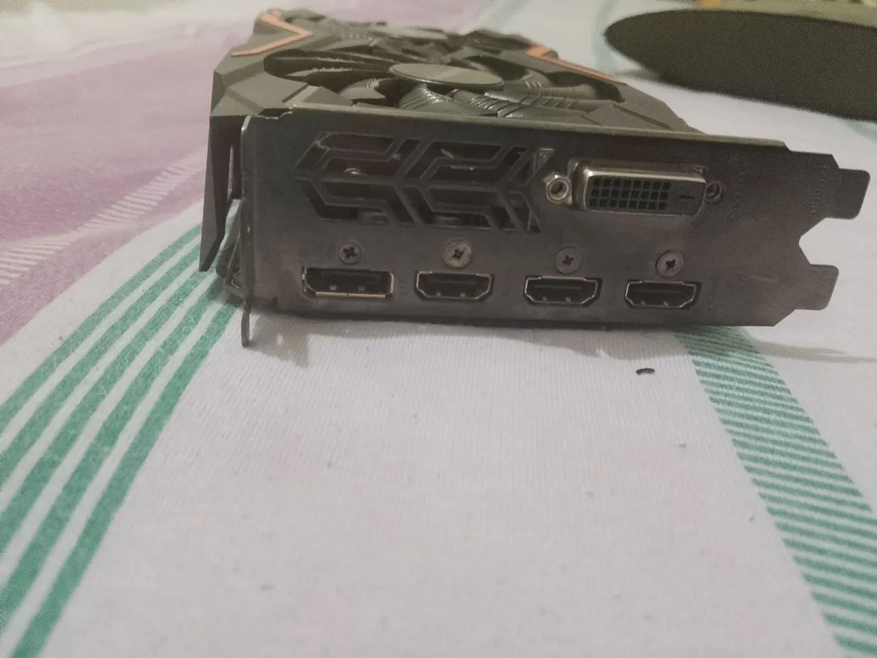 Placa de video 1050 boa para jogos  NOVA
