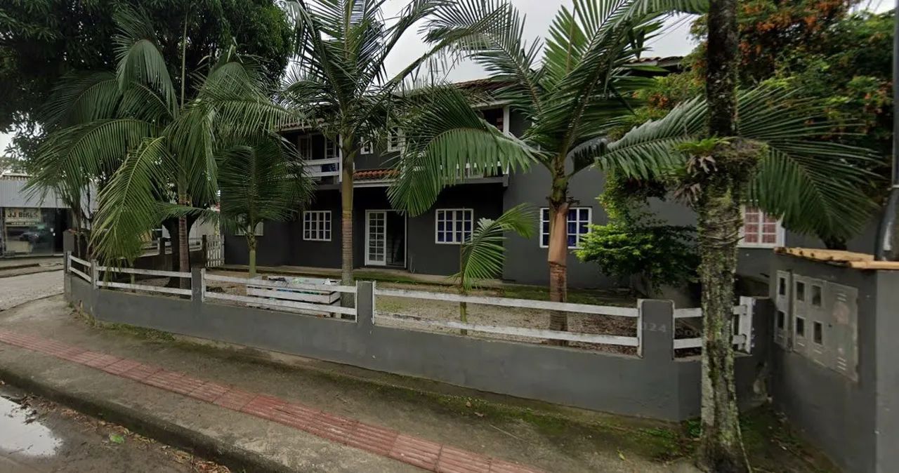 Divido apartamento de dois quartos no Rio Vermelho - Foto 2