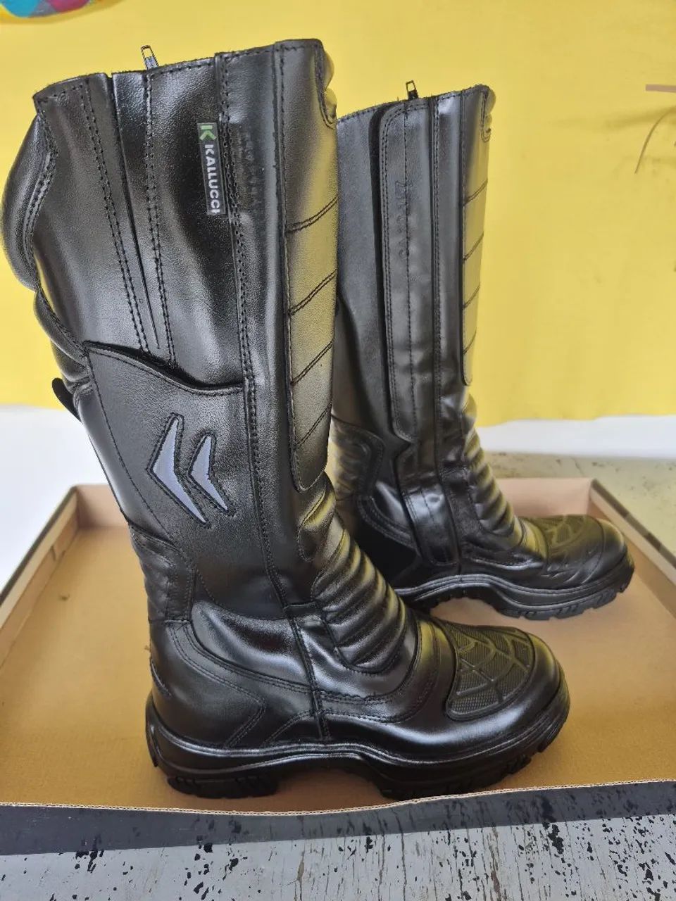 Bota Kallucci Tamanho 40 e 41 - Foto 2