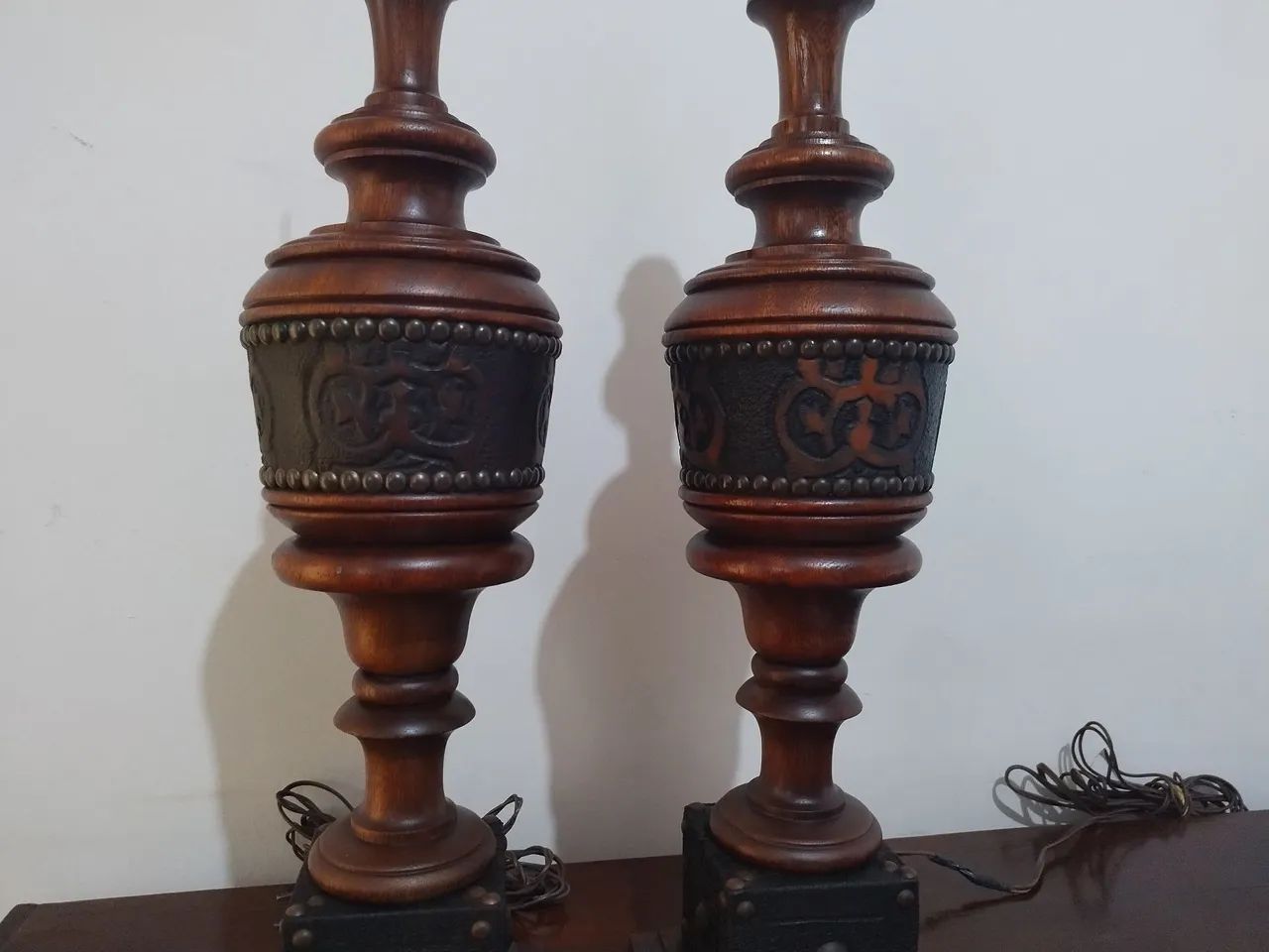 Abajur (base) em madeira e couro  - Foto 4