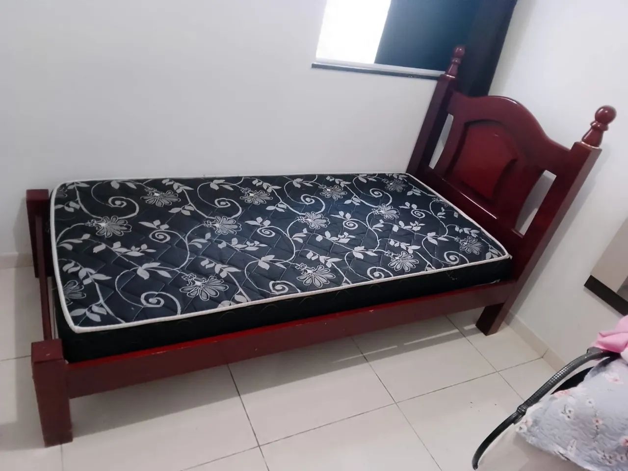 Cama com colchão solteiro 