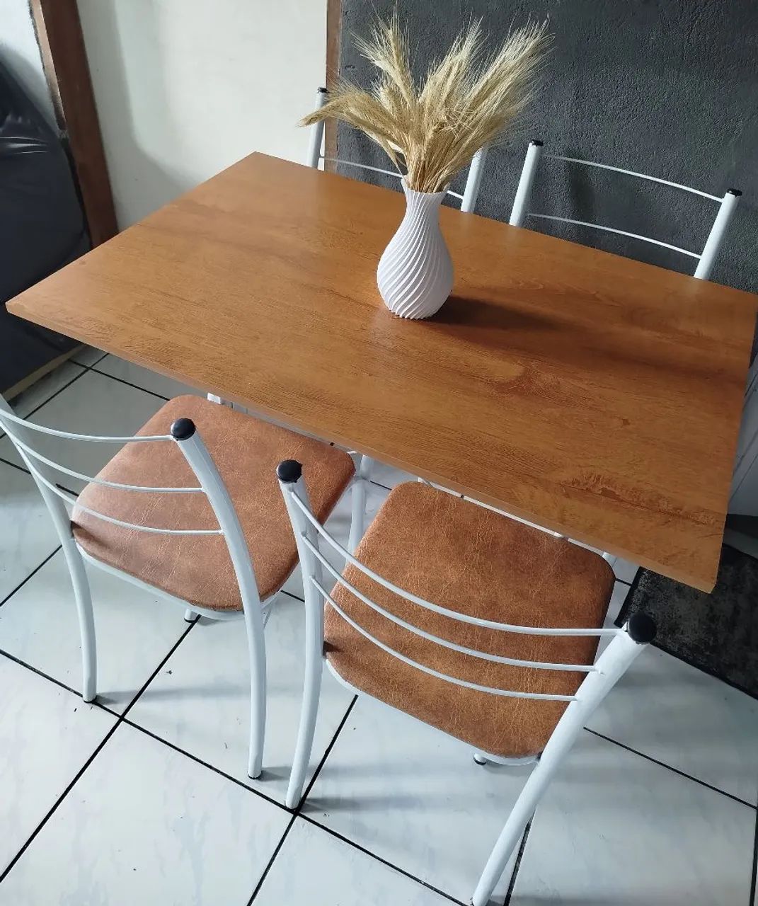 Mesa com 4 cadeiras