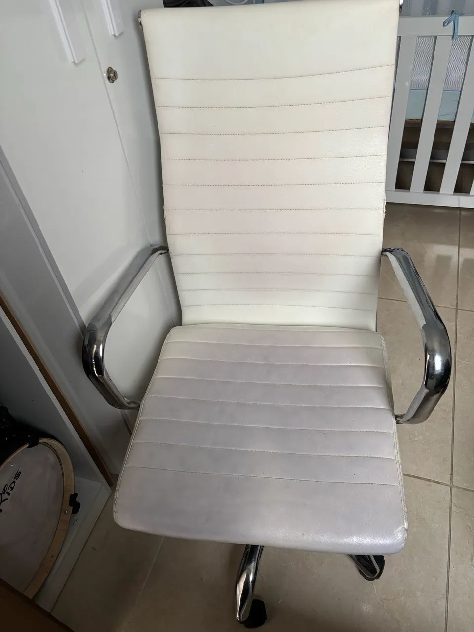 Cadeira de escritório Eames Presidente Branca