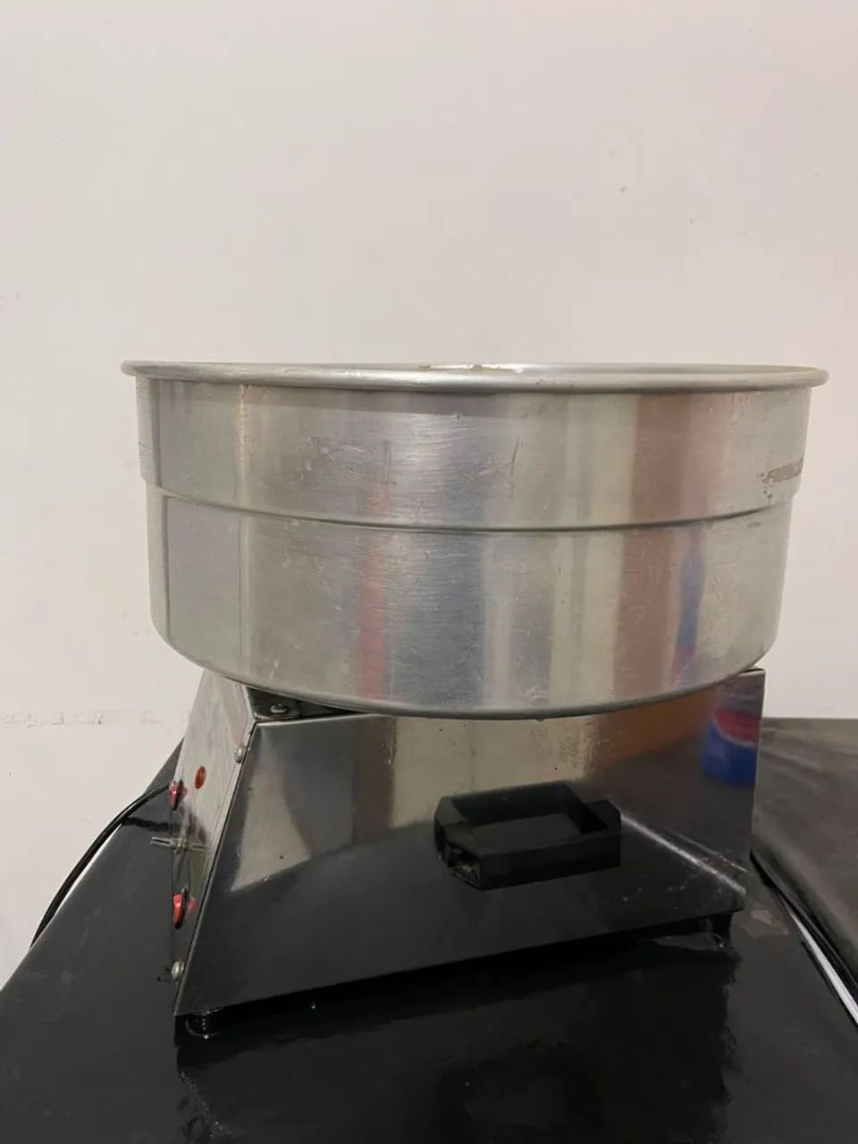 MÁQUINA DE ALGODÃO DOCE SEMI NOVA