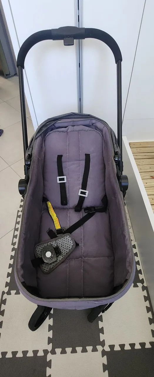 Vendo Carrinho Bebê Galzerano Moisés com bebê conforto - Foto 3