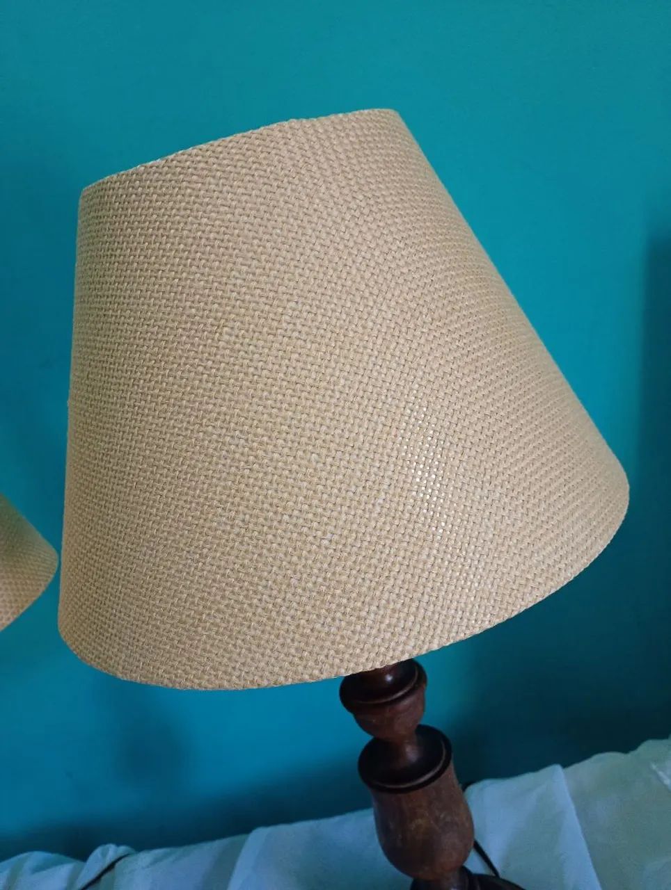 Antigo par de luminárias de mesa / abajur em madeira nobre torneada  - Foto 6