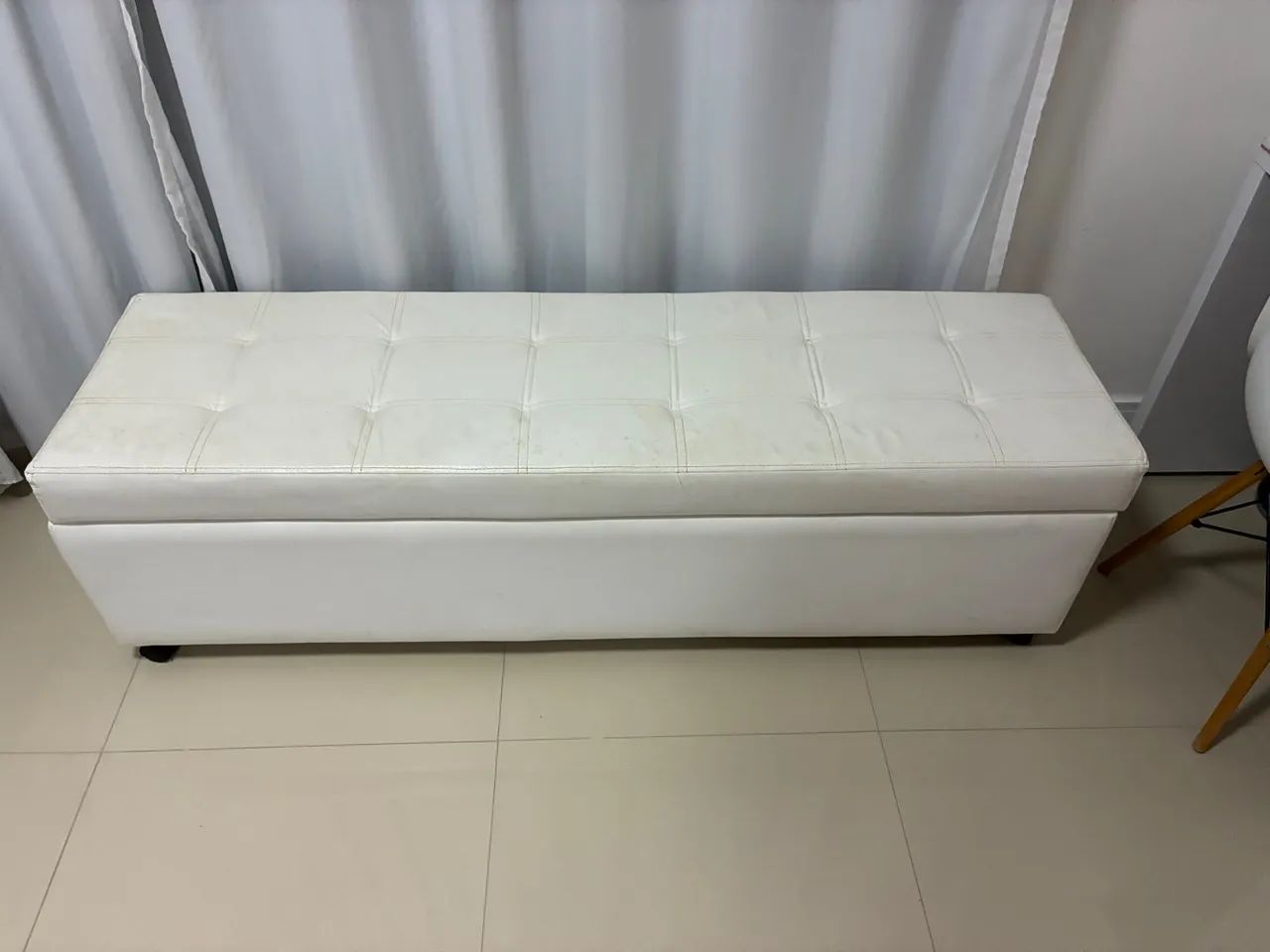 Baú MDF branco com estofado - Foto 3