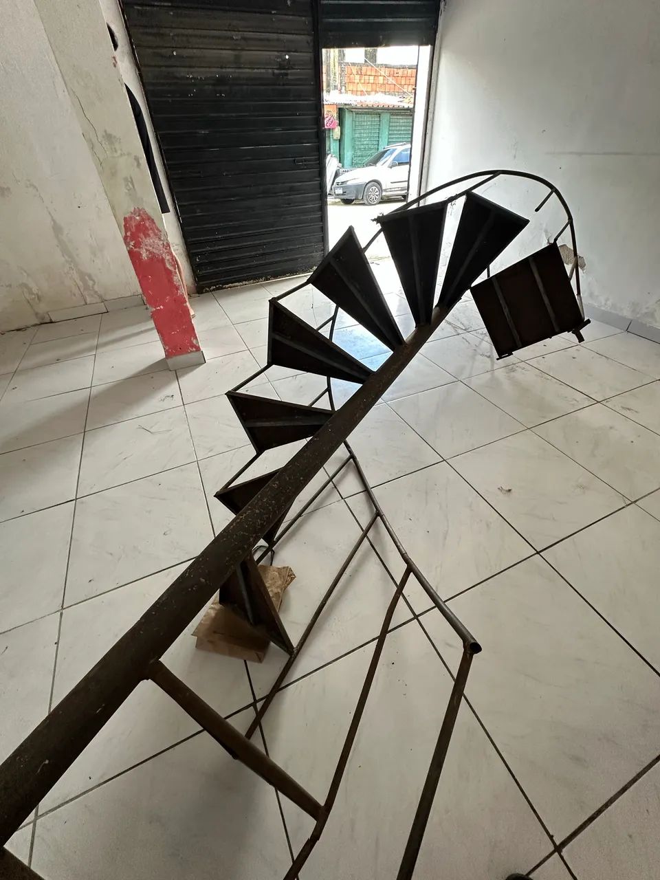 Vendo escada aspiral usada